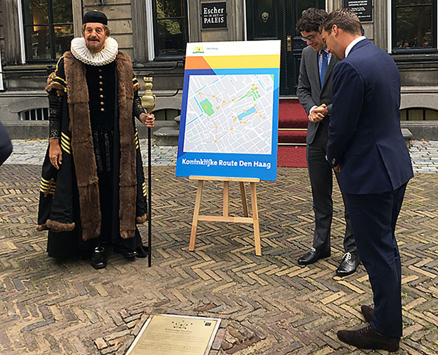 Haagse routes - lancering Koninklijke wandelroute bij museum Escher