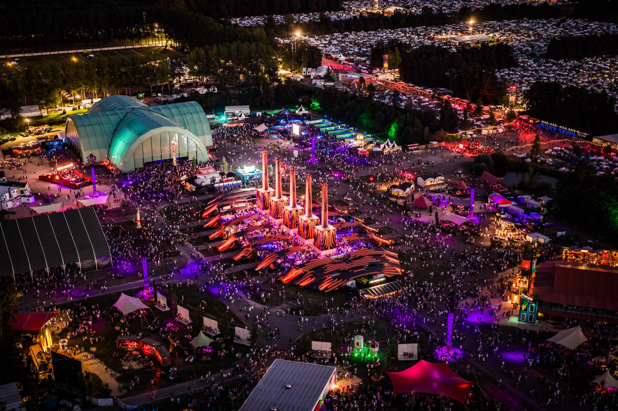 Lowlands Armadillow stage en camping