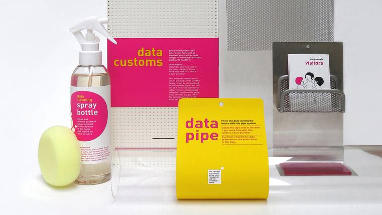 Data door concept: huishoudelijke producten met data knipoog