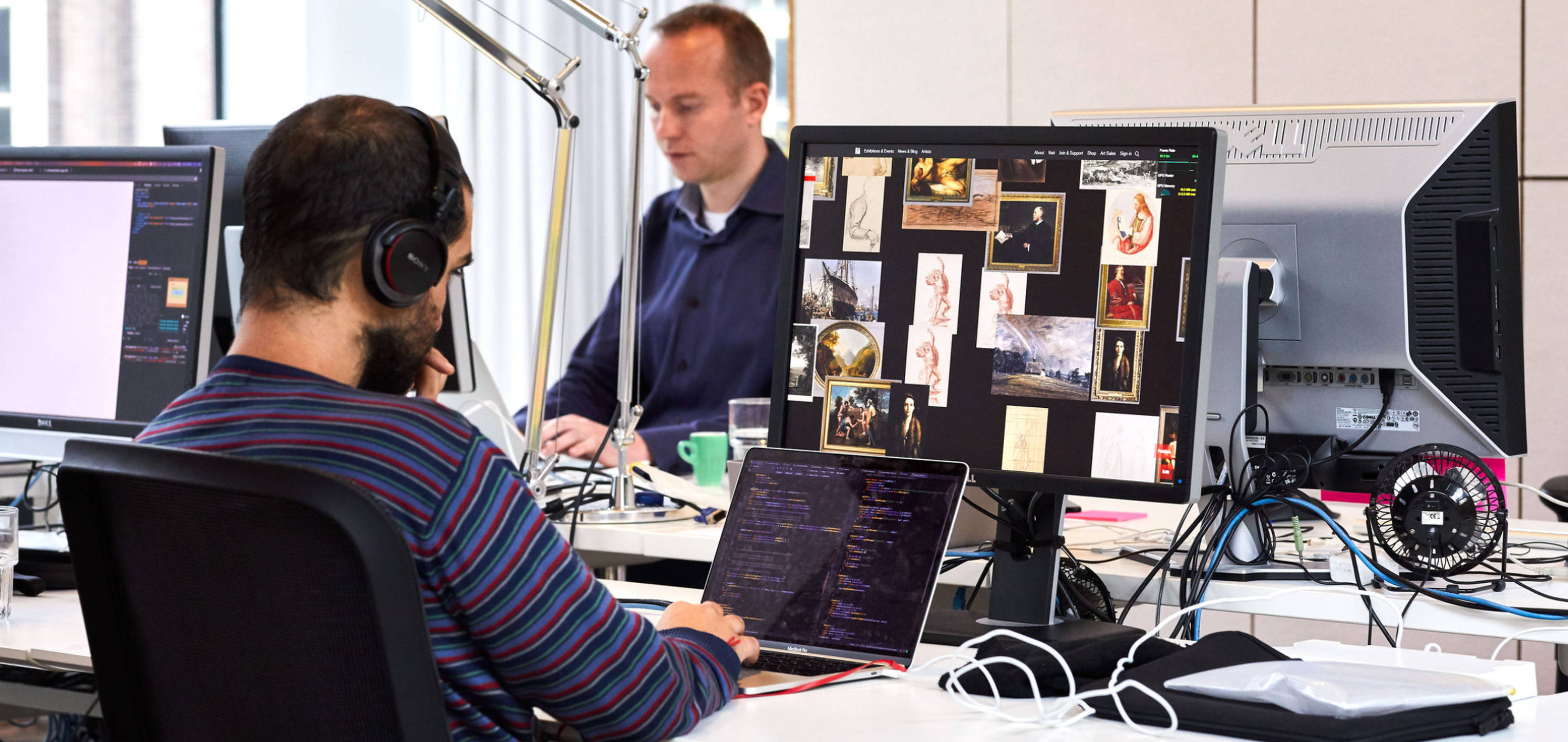 Developer aan het werk bij Fabrique. Fabrique verzorgt development voor website, apps en webshops.