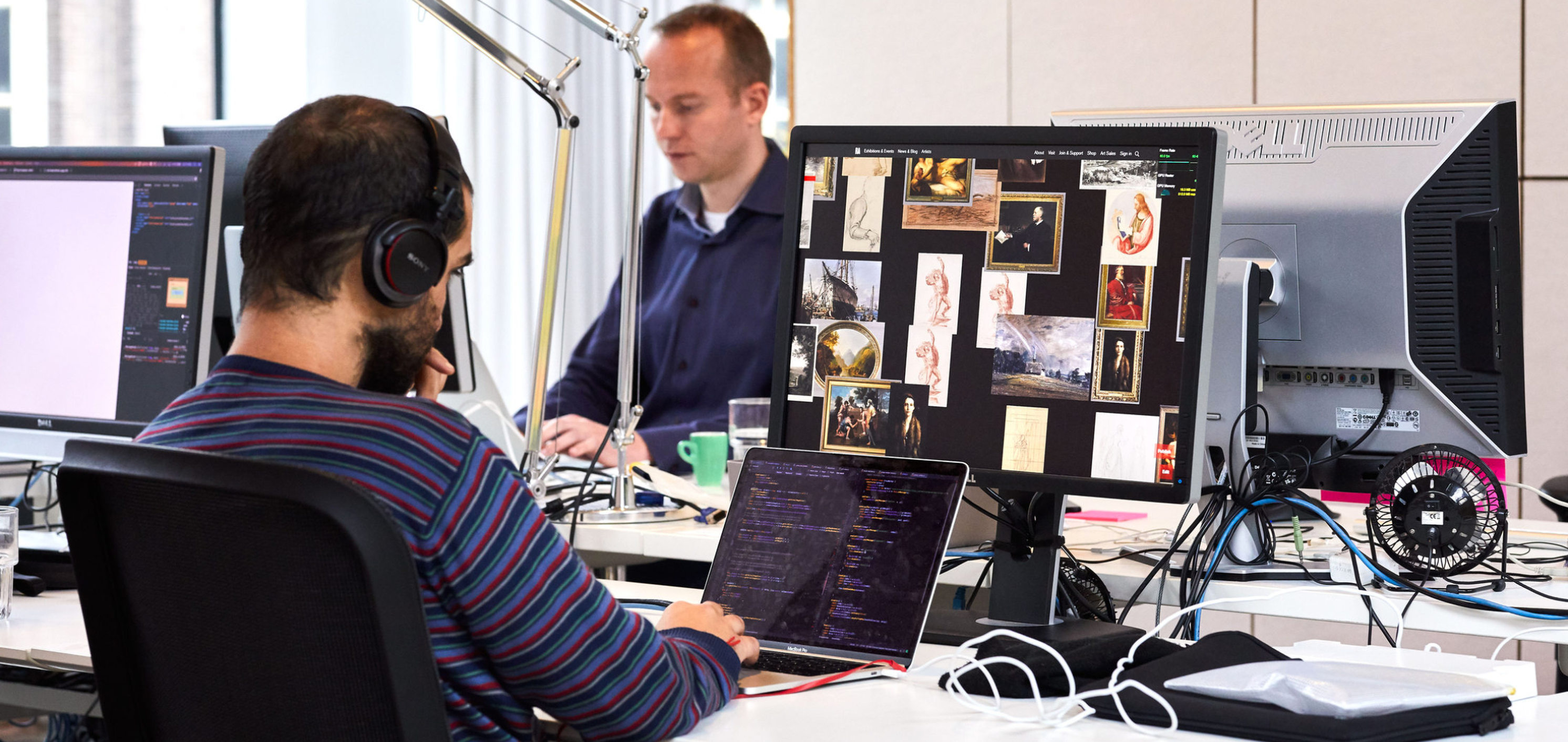 Developer aan het werk bij Fabrique. Fabrique verzorgt development voor website, apps en webshops.